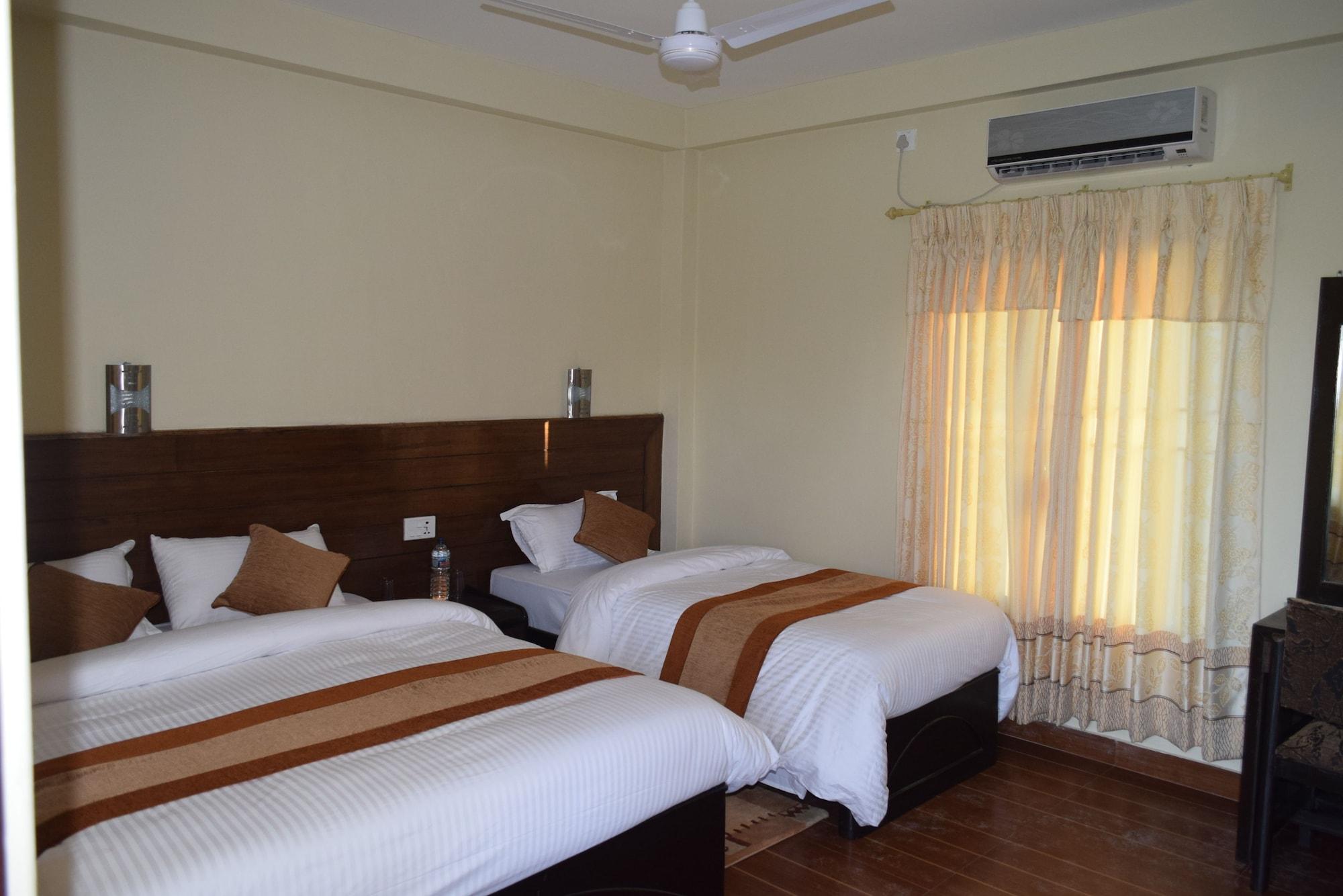 Chitwan Village Resort Sauraha Ngoại thất bức ảnh