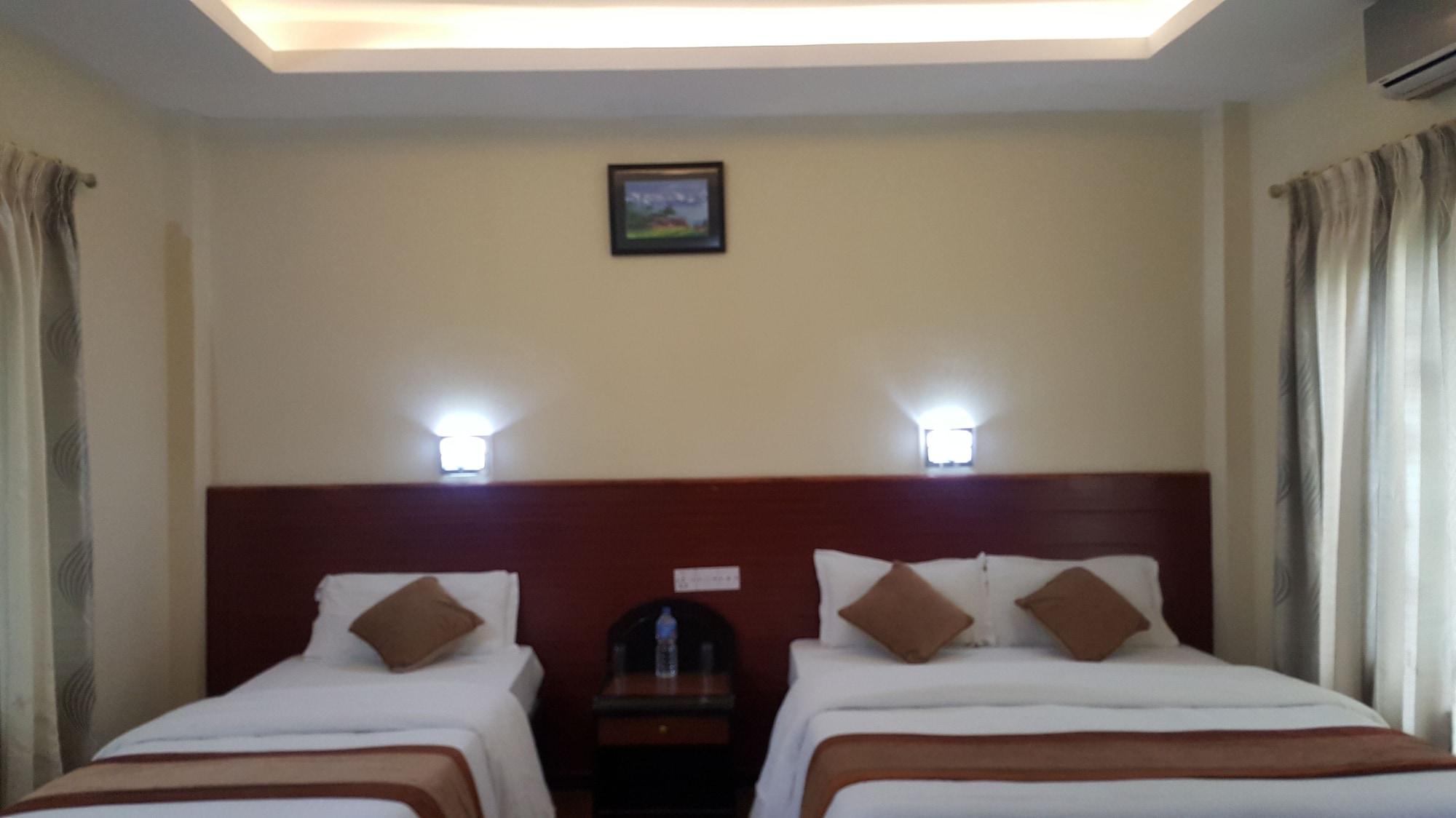 Chitwan Village Resort Sauraha Ngoại thất bức ảnh