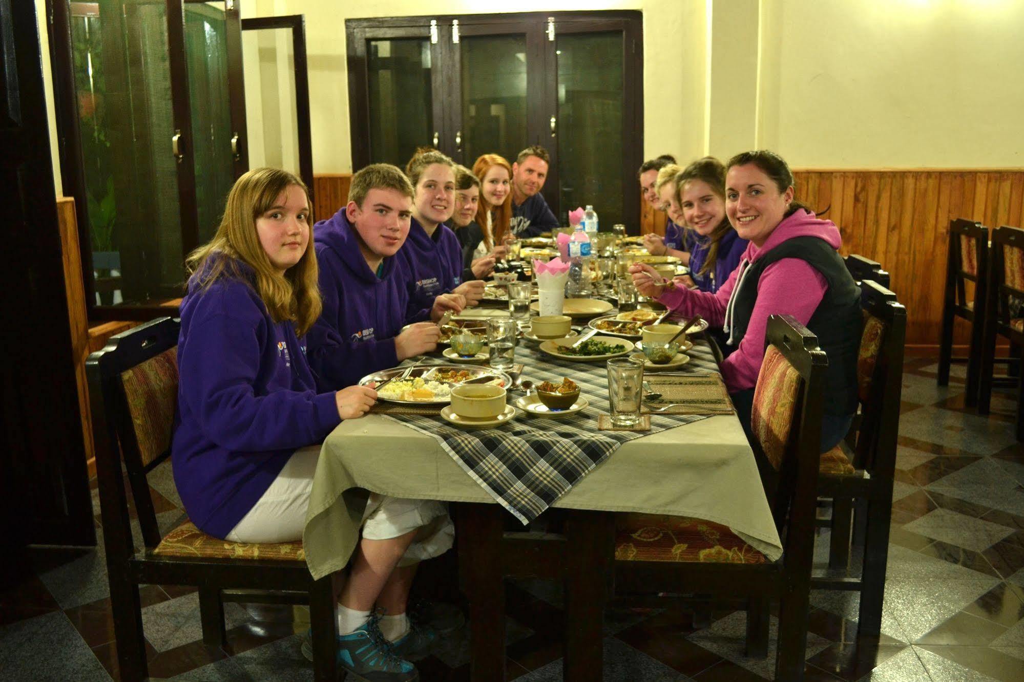 Chitwan Village Resort Sauraha Ngoại thất bức ảnh