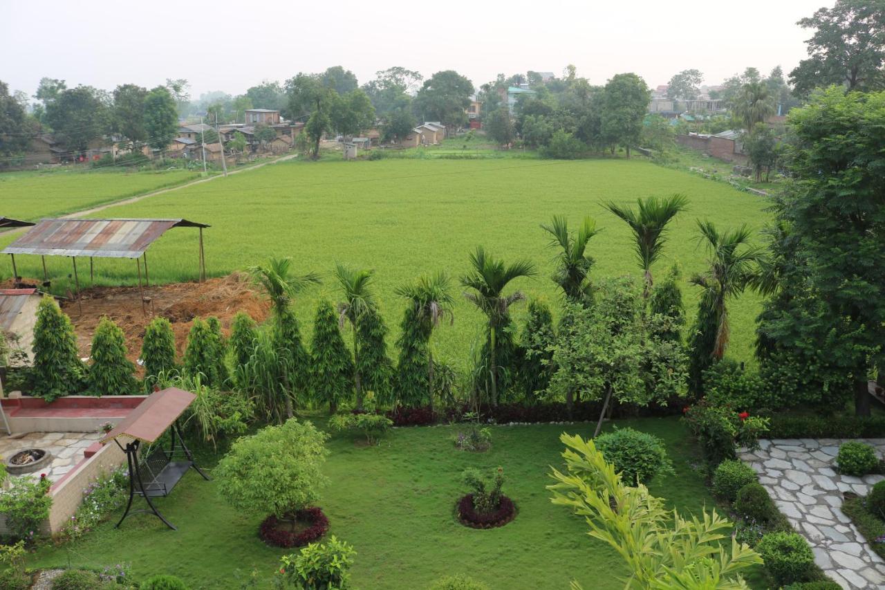 Chitwan Village Resort Sauraha Ngoại thất bức ảnh